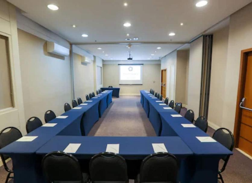 Ruang konferensi Foto