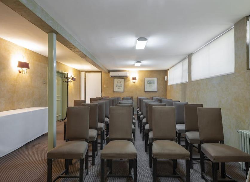 Ruang konferensi Foto