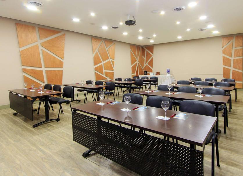 Ruang konferensi Foto