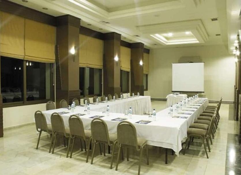 Ruang konferensi Foto