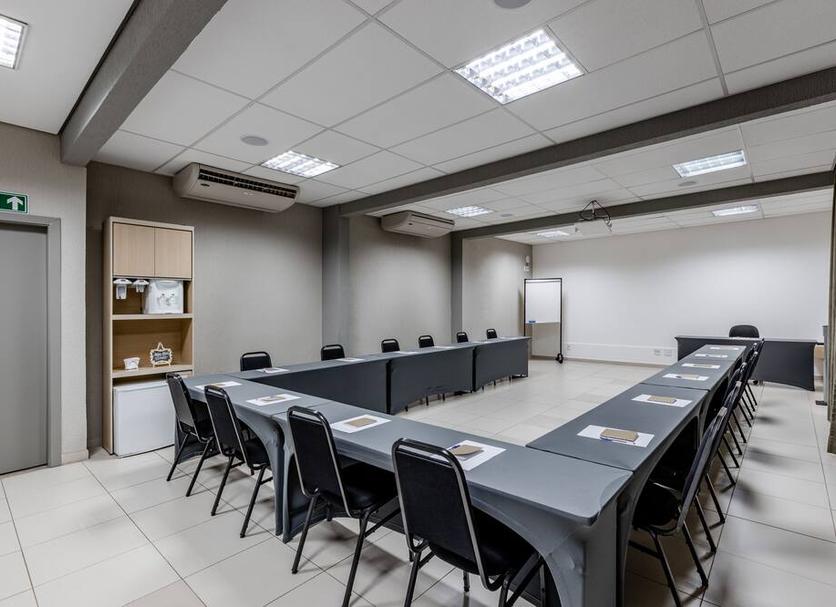 Ruang konferensi Foto