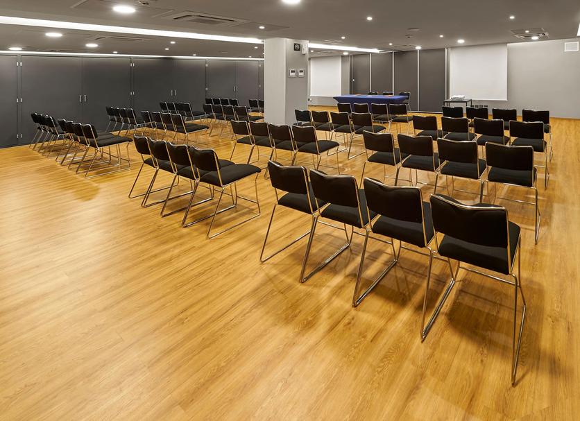 Ruang konferensi Foto