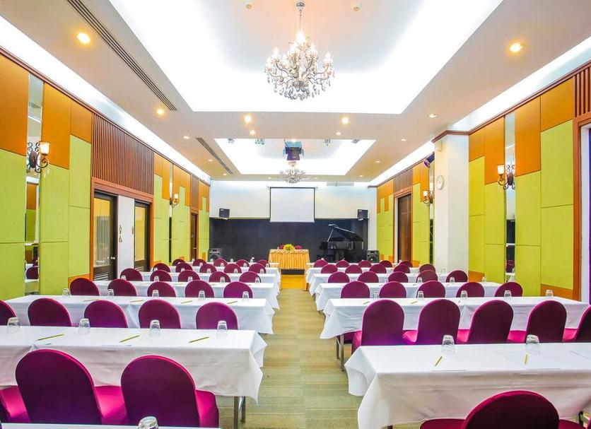 Ruang konferensi Foto