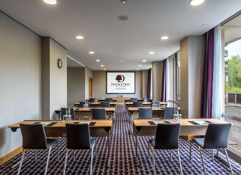 Ruang konferensi Foto
