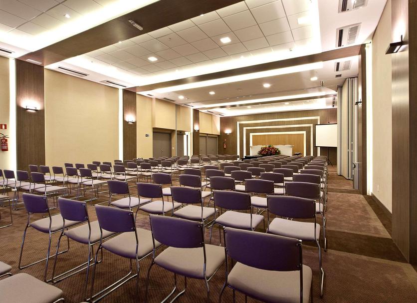 Ruang konferensi Foto