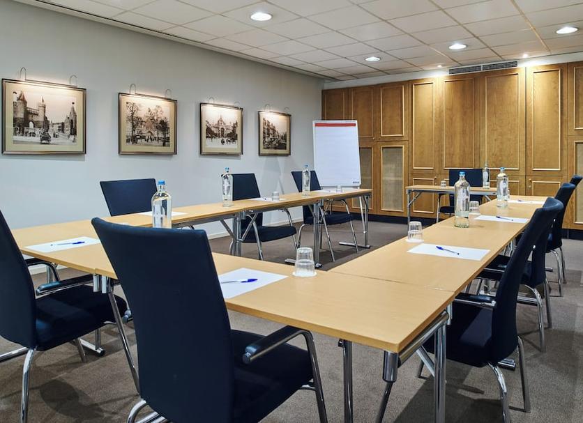 Ruang konferensi Foto