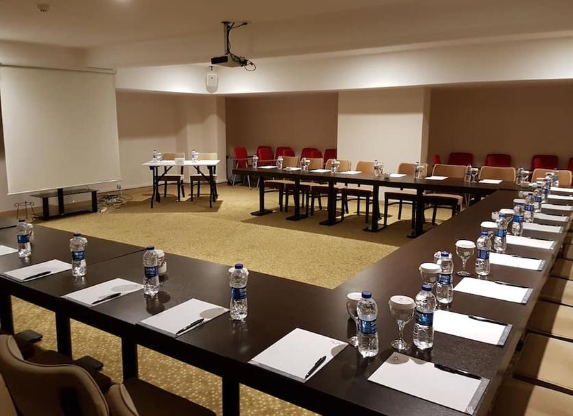 Ruang konferensi Foto