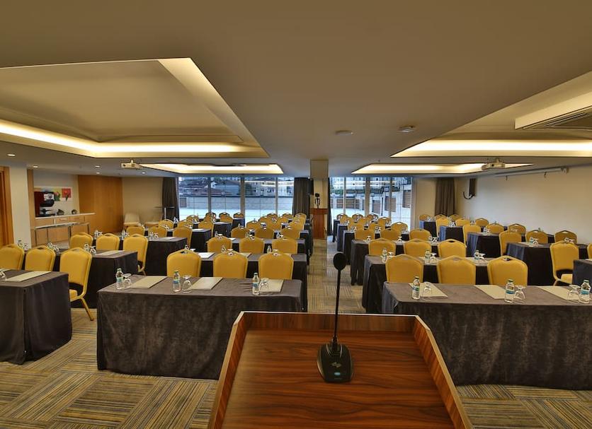 Ruang konferensi Foto