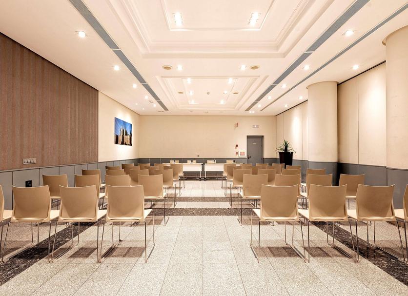 Ruang konferensi Foto