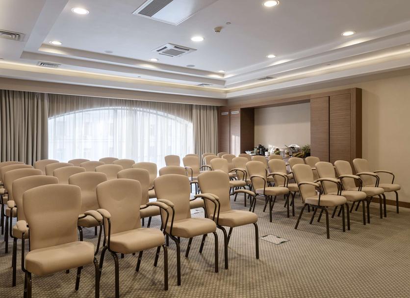Ruang konferensi Foto