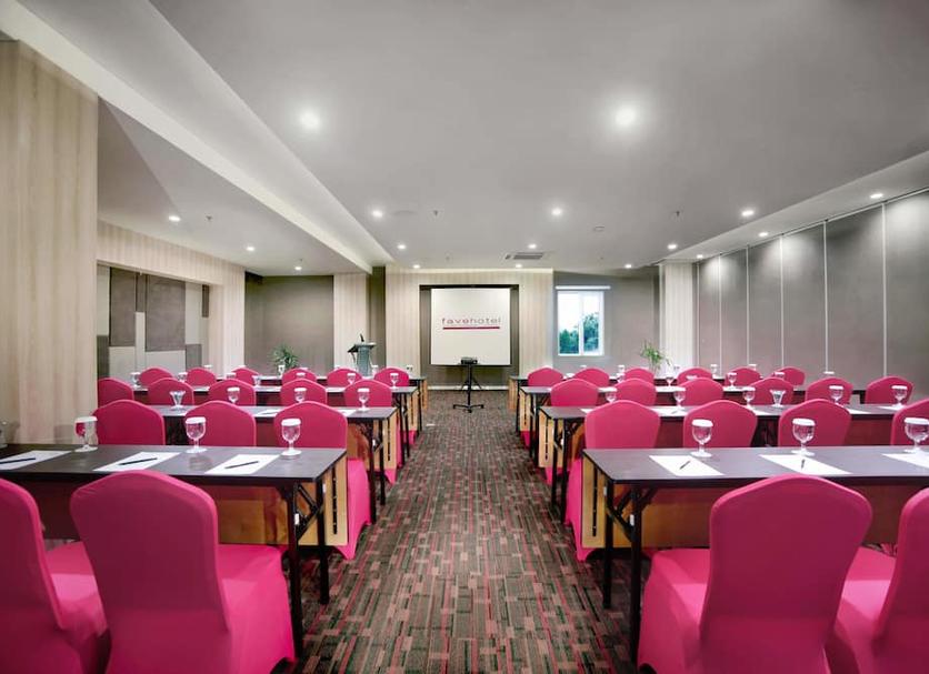 Ruang konferensi Foto