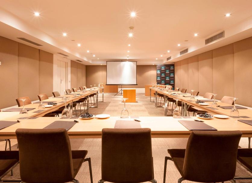 Ruang konferensi Foto