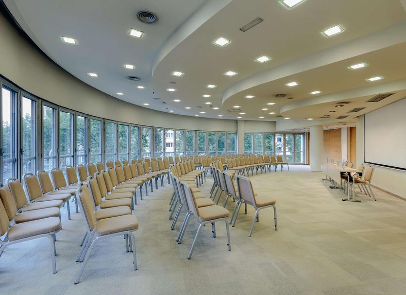 Ruang konferensi Foto