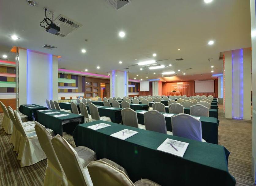 Ruang konferensi Foto