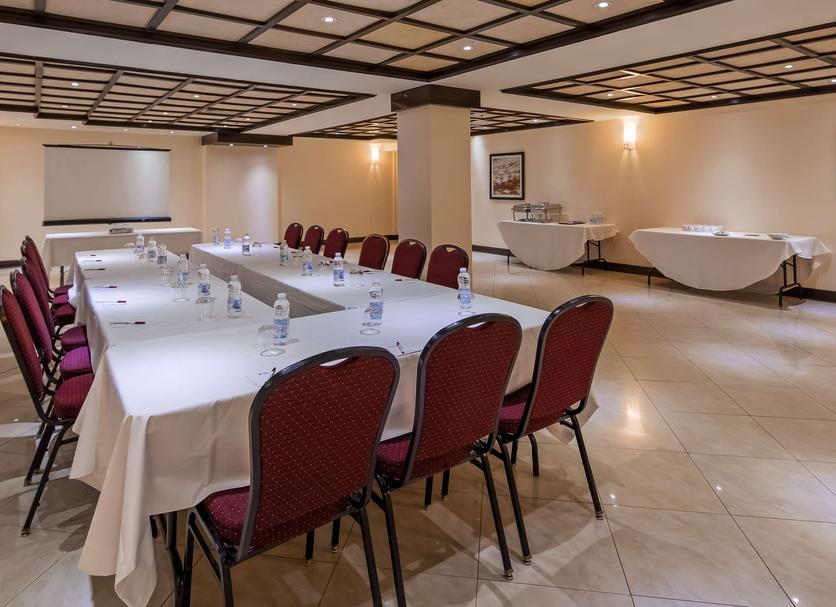 Ruang konferensi Foto