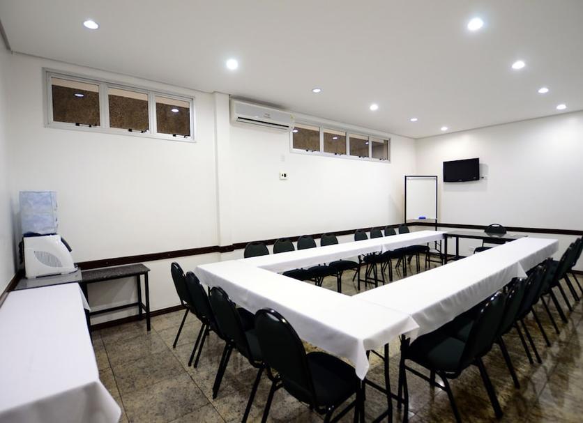 Ruang konferensi Foto