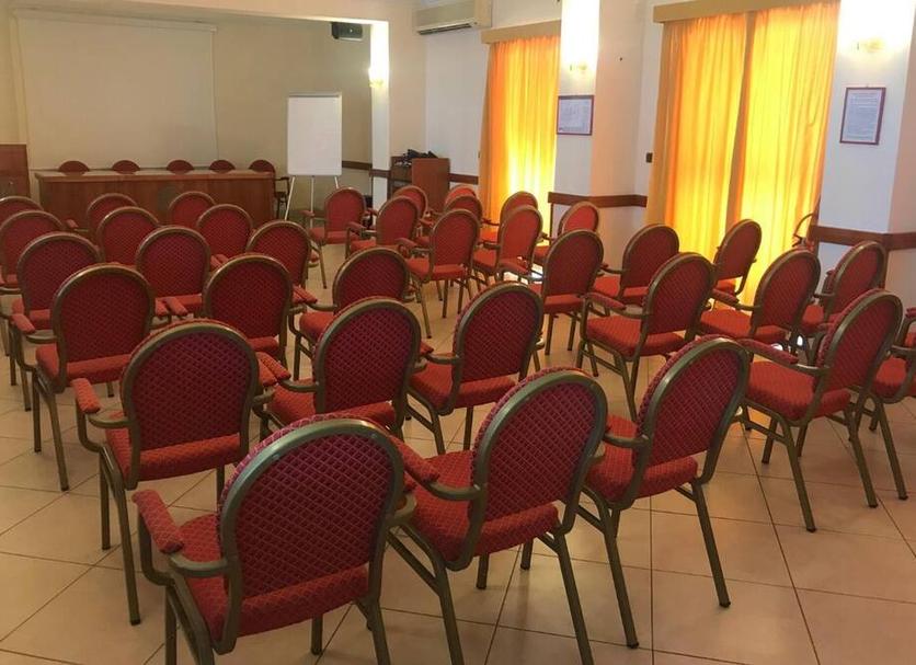 Ruang konferensi Foto
