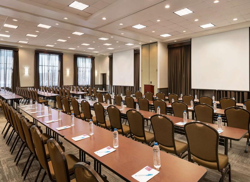 Ruang konferensi Foto
