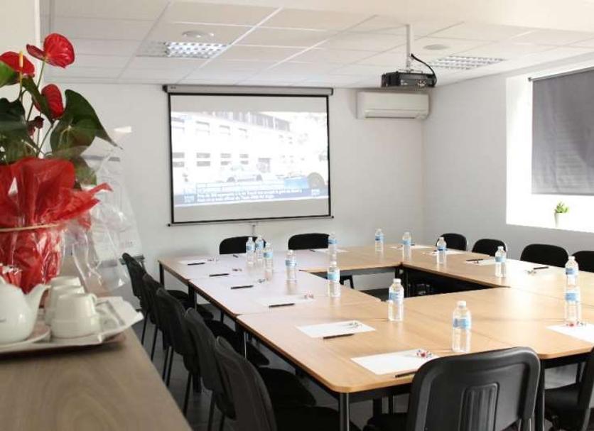 Ruang konferensi Foto