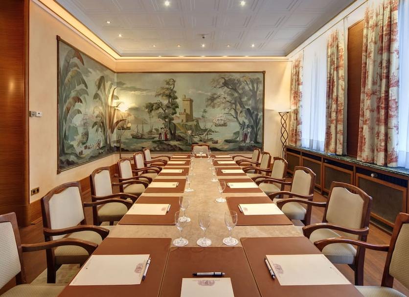 Ruang konferensi Foto