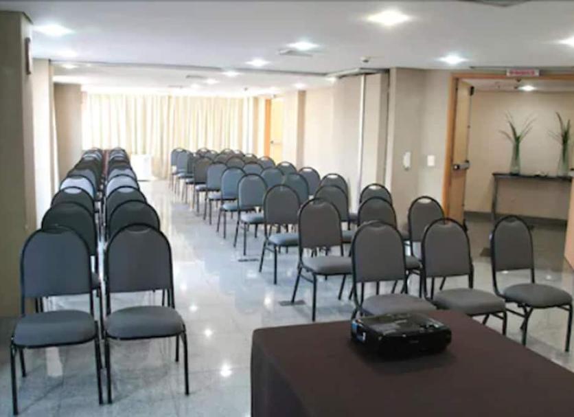 Ruang konferensi Foto