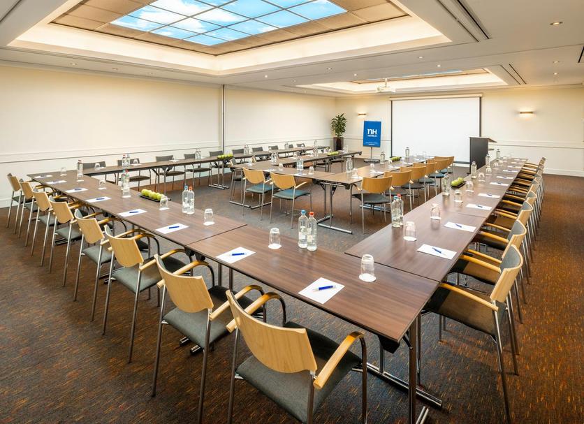 Ruang konferensi Foto