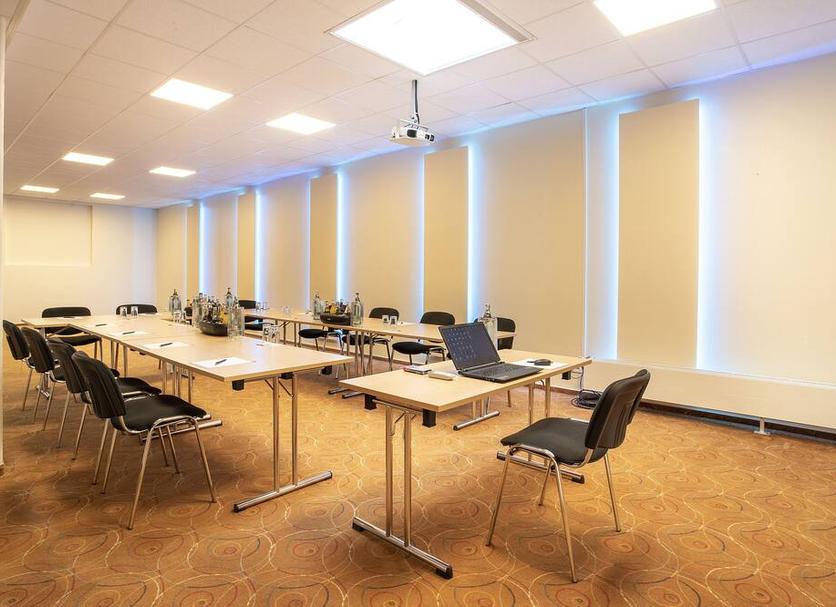 Ruang konferensi Foto