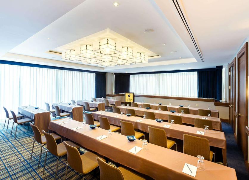 Ruang konferensi Foto