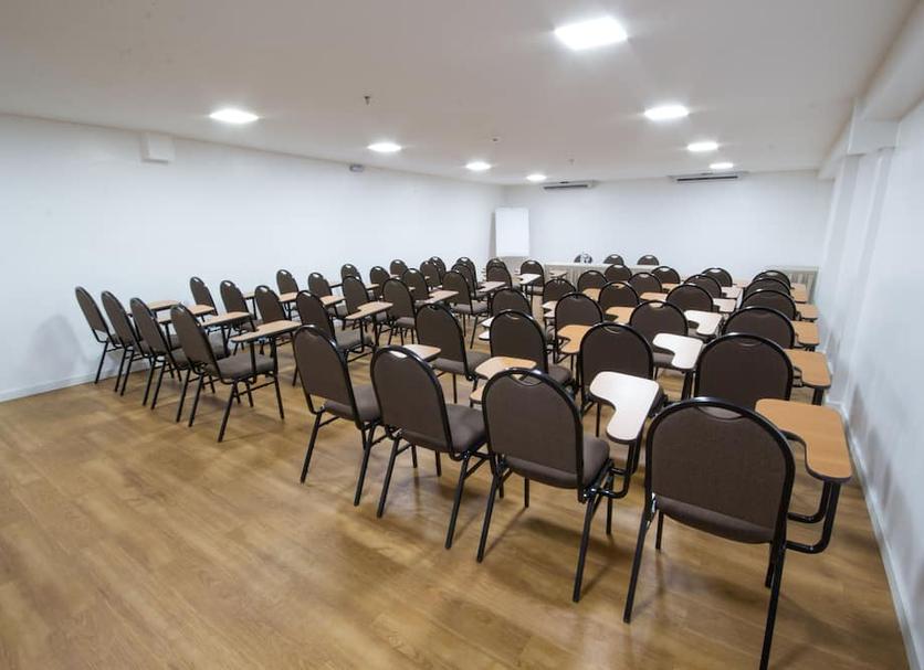 Ruang konferensi Foto