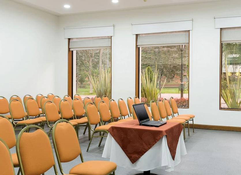 Ruang konferensi Foto
