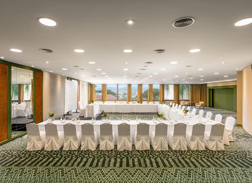 Ruang konferensi Foto