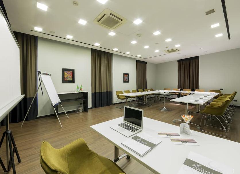 Ruang konferensi Foto