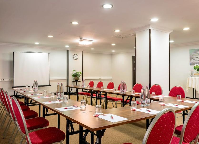 Ruang konferensi Foto