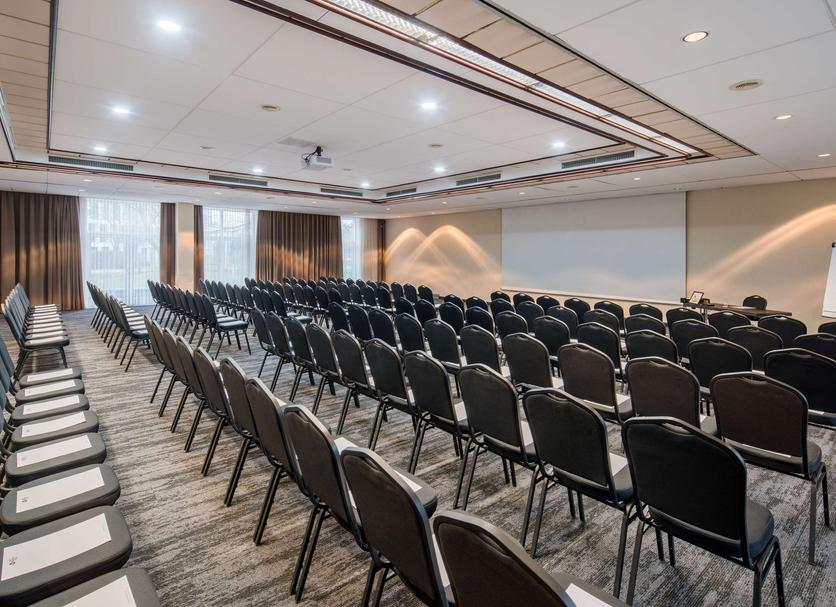 Ruang konferensi Foto