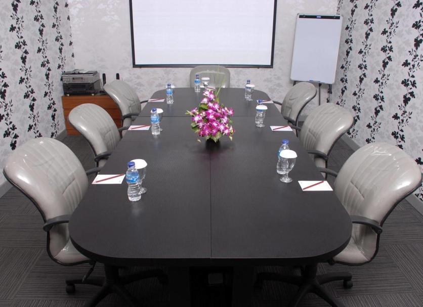 Ruang konferensi Foto