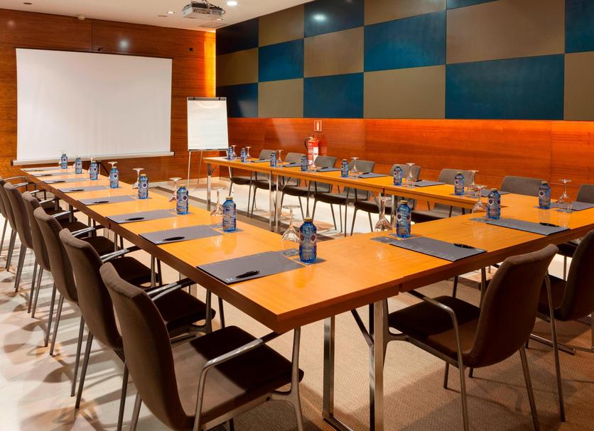 Ruang konferensi Foto