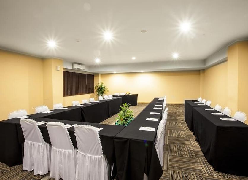 Ruang konferensi Foto