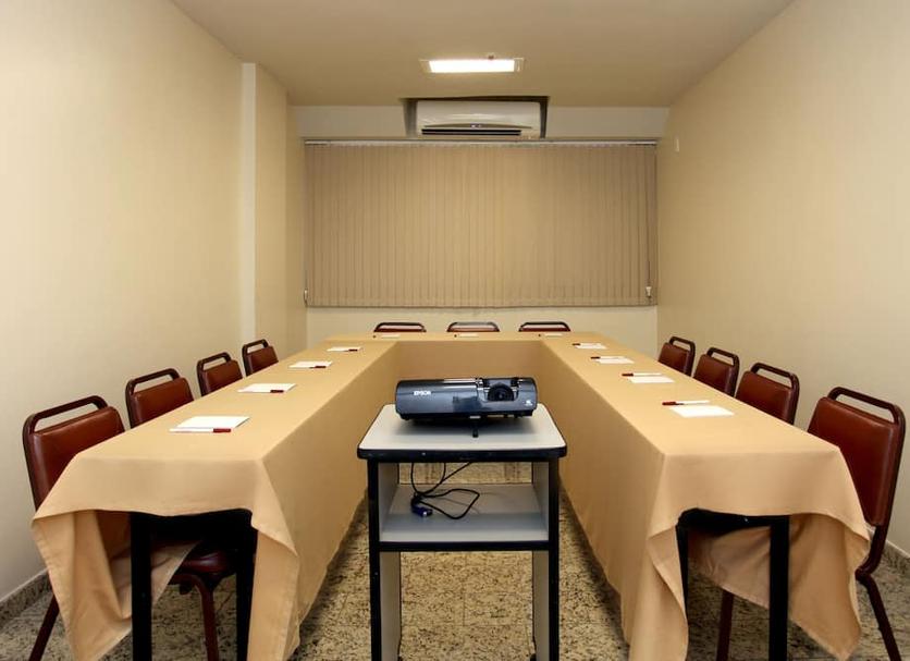 Ruang konferensi Foto