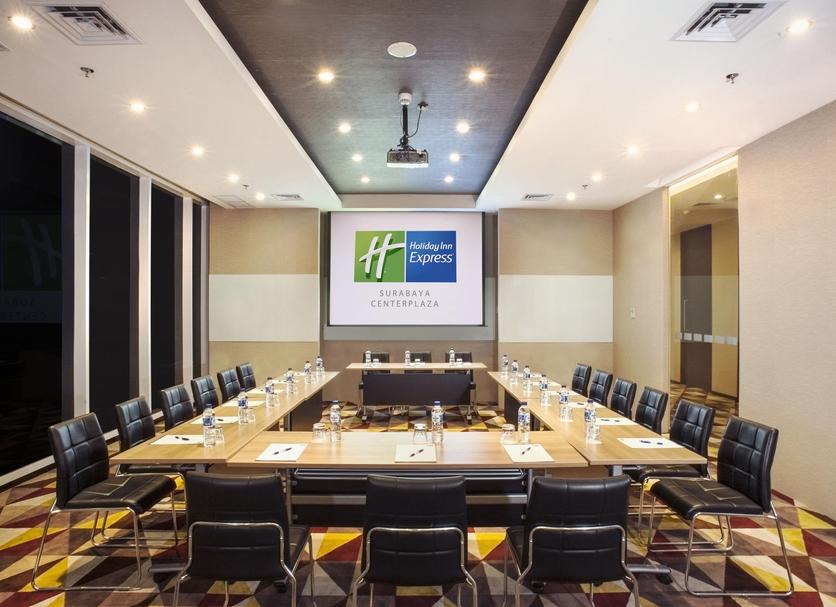 Ruang konferensi Foto