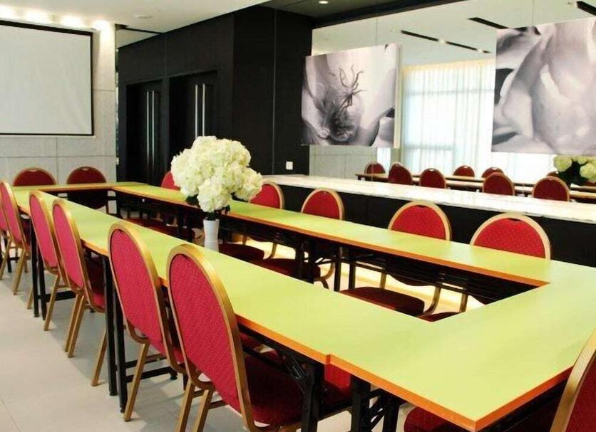 Ruang konferensi Foto