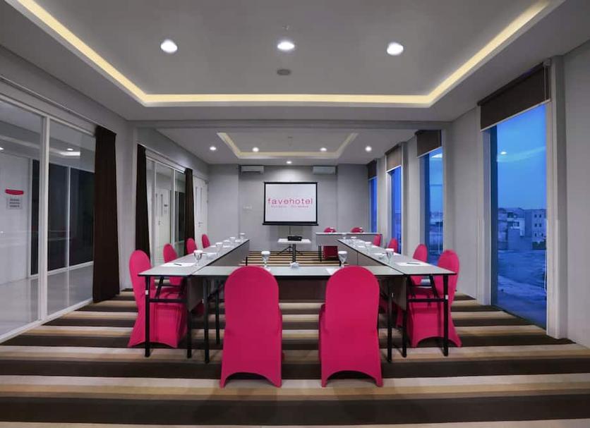Ruang konferensi Foto