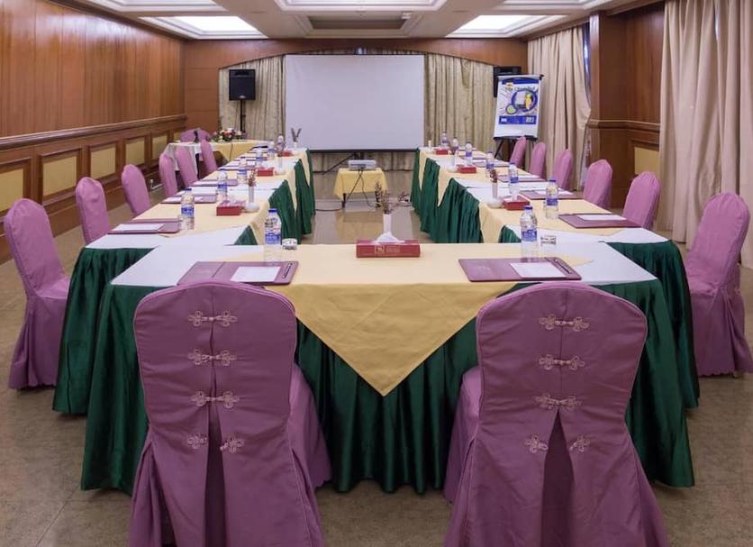 Ruang konferensi Foto