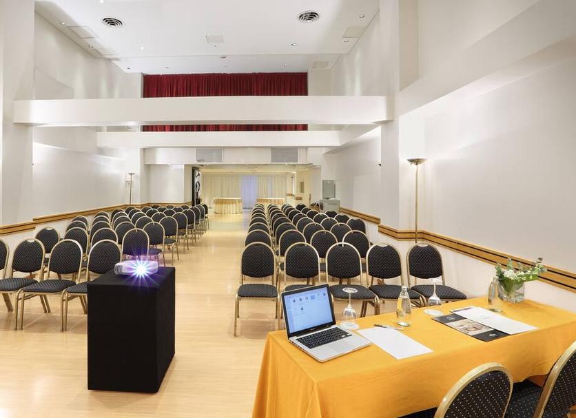 Ruang konferensi Foto