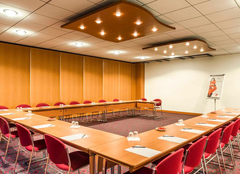 Ruang konferensi Foto