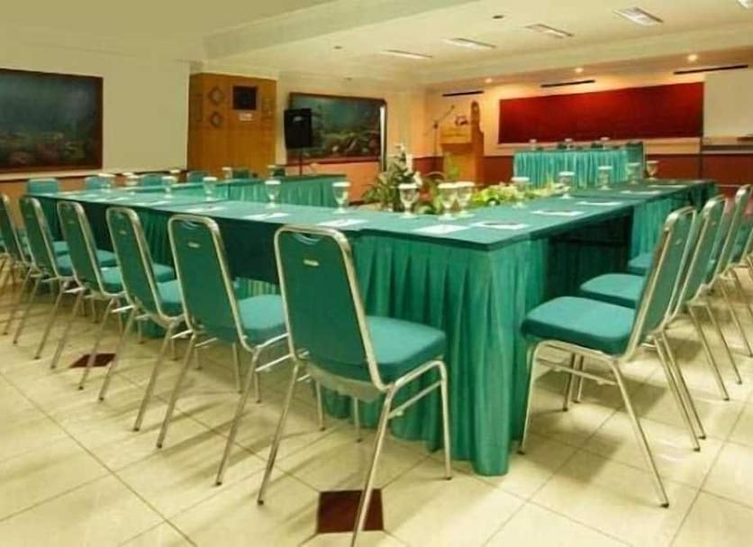 Ruang konferensi Foto