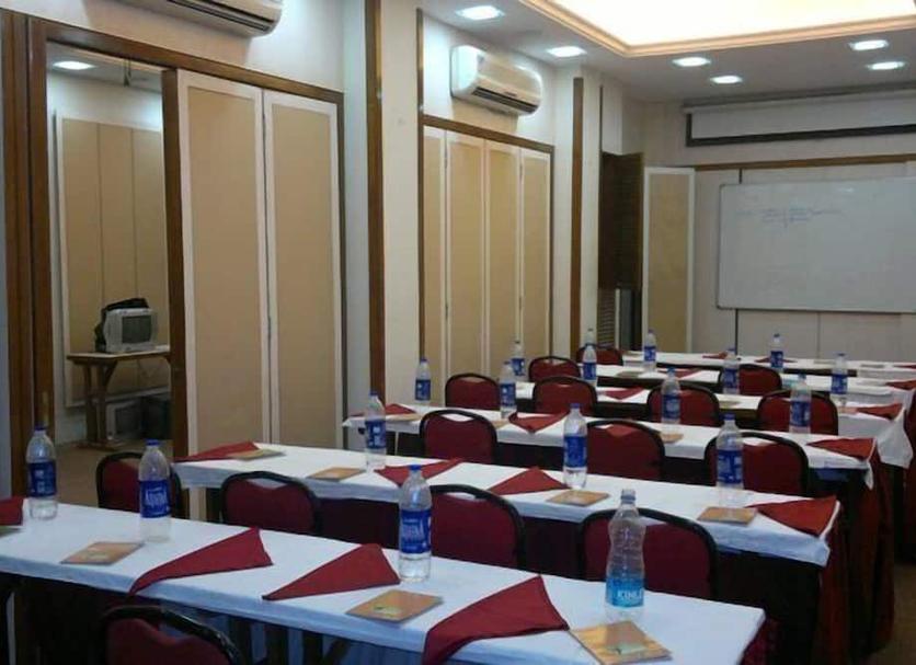 Ruang konferensi Foto