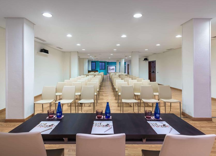 Ruang konferensi Foto
