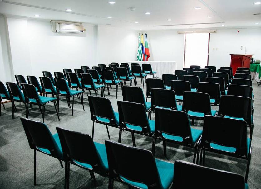 Ruang konferensi Foto