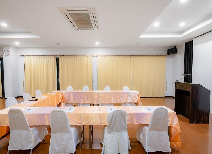 Ruang konferensi Foto