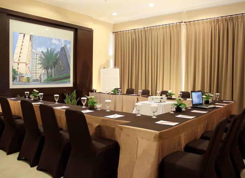 Ruang konferensi Foto